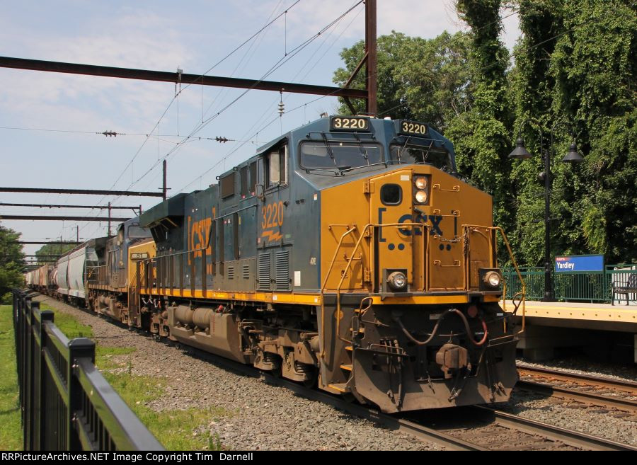 CSX 3220 leads Q410